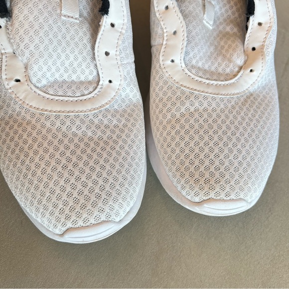 Nike Men’s Tanjun Walking Athletic Shoes Sneakers White and Black Size 9 - Picture 9 of 10